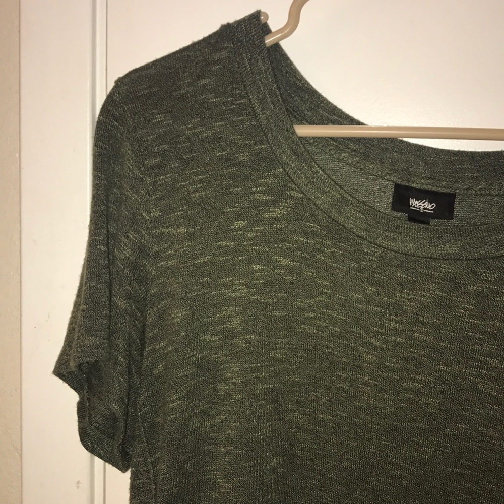 Green sweater-material side-slit shirt